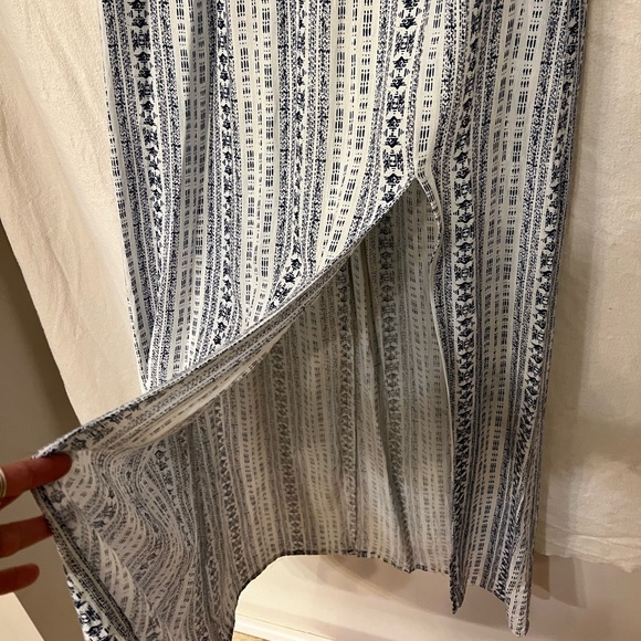 Forever 21 White and Blue Maxi Dress - Picture 3 of 9